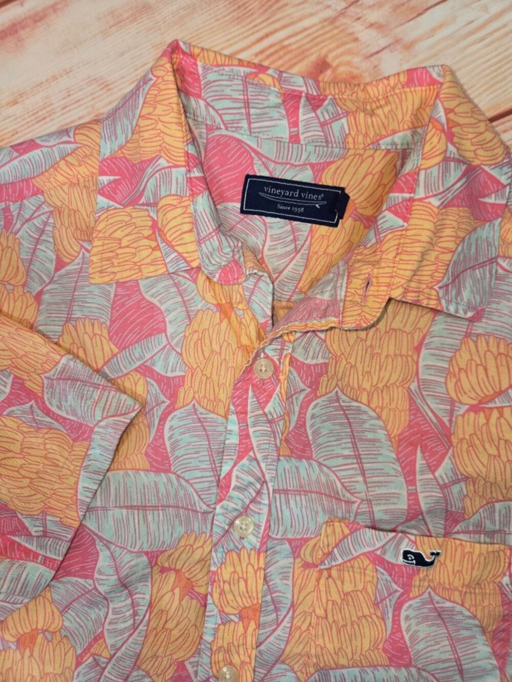 Vineyard Vines Mens Floral Short Sleeve Shirt Size Small Bright Tropical Colors